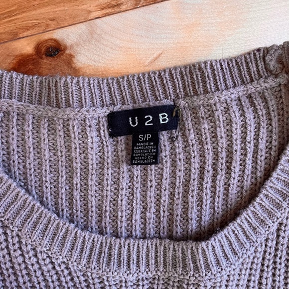 Over sized Knitted Cozy Sweater For Sale! - Picture 7 of 9